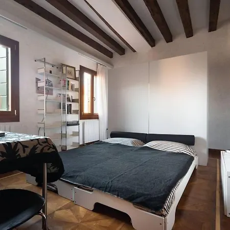 아파트 The New Olded Apt. *